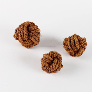 Jouets à mâcher en forme de boule de coco naturelle, favorisent des habitudes de mâchage saines tout en nettoyant en douceur les dents et en soulageant le stress chez les chiens. - Product Image 1