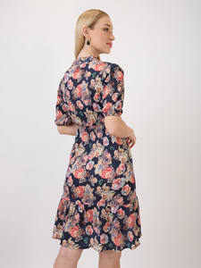 Vestido Formal con Estampado Floral Negro, Corte Evase, Cuello en V, Manga Corta, Largo Midi, Dobladillo con Volantes, Cintura Natural, Georgette Ecológico - Product Image 2