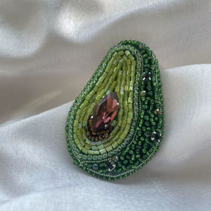 Broche en forme d'avocat vert ornée de perles de pierre de cristal, fait main, pour vêtements féminins, vestes, sacs, revers, fournitures en gros - Product Image 1