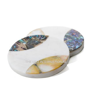 Sous-verres en acier inoxydable durables et faits à la main avec finition argentée, parfaits pour la décoration intérieure de style vintage - Product Image 2