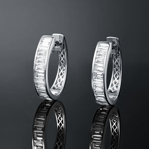Pendientes de Aro Clásicos Unisex de Plata 925 con Moissanita Corte Baguette, Engaste de Canal, Joyería Geométrica para Boda - Product Image 3