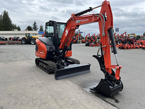 Miniexcavadora Kubota KX040-5 2025, Compacta, con Cabina y Sistema Hidráulico Auxiliar - Product Image 4