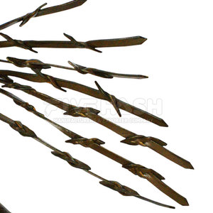 Flogger en cuir fait main avec des bandes multicouches durables et une poignée robuste offrant un poids équilibré et une manipulation facile - Product Image 4