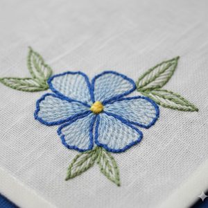 Serviette en coton brodée florale blanche, douce et réutilisable, pour une table élégante, la cuisine et la décoration intérieure, usage repas - Product Image 4