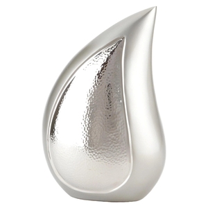 Urna de Metal en Forma de Lágrima Blanca Perla con Motivo de Alas de Ángel Plateadas para Cenizas – Recipiente Conmemorativo - Product Image 3