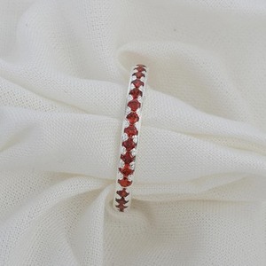 Anillo de Eternidad Completo de Alta Calidad en Plata de Ley 925 con Granates Rojos Naturales en Engaste Pavé, Joyería Fina para Mujer - Product Image 2