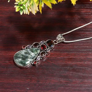 Pendentif de fiançailles vintage en grenat naturel, améthyste et séraphinite, fait main en argent sterling 925 plaqué or/argent, pierres précieuses - Product Image 4
