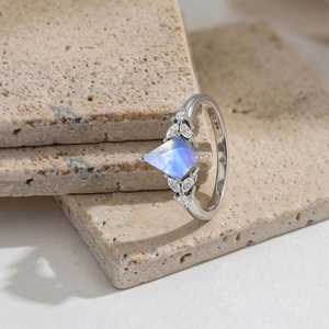 Bague en argent sterling 925 avec pierre de lune taille cerf-volant, bague de fiançailles minimaliste en pierre de lune naturelle, cadeau pierre de naissance de juin - Product Image 2