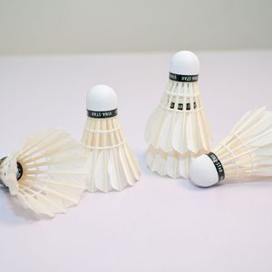 Fabricant vietnamien de raquettes de badminton professionnelles de qualité supérieure, en bois, avec plumes d'oie, de niveau tournoi, écologiques et légères - Product Image 5