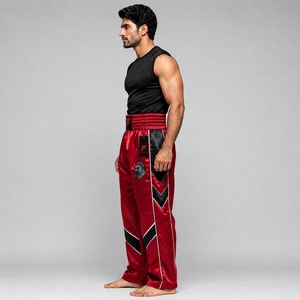Pantalon de kick-boxing confortable, conçu avec des matériaux respirants offrant une mobilité flexible et des performances fiables au quotidien. - Product Image 4