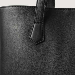 Bolso Tote de Hombro de Cuero Personalizado de Alta Calidad para Mujer con Cierre de Cremallera y Bolsa Organizadora, Diseño Elegante - Product Image 5