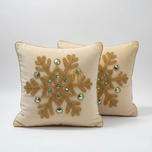 Funda de Cojín Cuadrada de Terciopelo Crema Hecha a Mano con Diseño Navideño Bordado con Cuentas, Estampado Moderno, Decorativa, de Fábrica - Product Image 1