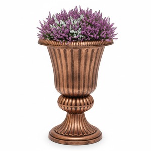Pot de fleurs classique en métal noir avec un design vintage sculpté à la main pour une utilisation intérieure ou extérieure, urnes de jardin faites à la main pour l'extérieur - Product Image 6