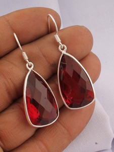 Vente en gros de boucles d'oreilles pendantes en argent sterling 925 avec pierre précieuse en lapis-lazuli facetté en forme de goutte d'eau, bijoux fins pour fiançailles - Product Image 3
