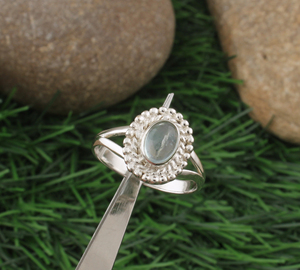 แหวนแต่งงานคลาสสิกพลอยมูนสโตนสีรุ้งธรรมชาติ เงินแท้ 925 ประดับขอบเพชร งานฝีมือสำหรับผู้หญิง พลอยสีฟ้าประกาย ได้รับการรับรอง - Product Image 1