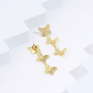 Boucles d'oreilles pendantes en laiton faites à la main, motif papillon chic pour femmes |   Bijoux légers et tendance pour les fêtes et les cadeaux - Product Image 1