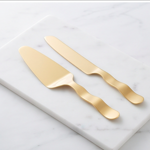 Élégante Spatule à Gâteau en Métal Doré avec Poignée Courbe Unique, Idéale pour Servir des Desserts, Mariages, Réceptions, Traiteur et Utilisation Spéciale - Product Image 1
