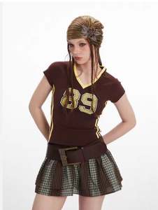 Camiseta Corta para Mujer, Diseño Personalizado, Estampado Gráfico Vintage, Ajustada, Elástica, de Algodón, Combinación de Colores - Product Image 2