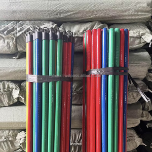 Palo de escoba de madera de 120cm al por mayor, recogedor de PVC, mango de fregona de plástico blando, 2 en 1, respetuoso con el medio ambiente, duradero, uso doméstico, portátil de colores - Product Image 2