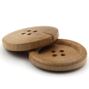 Boutons en bois à bords arrondis à quatre trous pour manteaux, chemises et vestes - Product Image 5