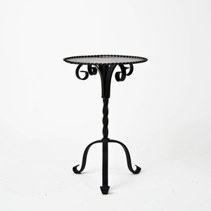 Mesa Auxiliar Contemporánea de Metal Dorado con Revestimiento Premium y Perfil Elegante para una Configuración de Muebles de Lujo en la Sala de Estar - Product Image 4