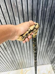 Canne de marche artisanale en bois de hêtre poli avec poignée sculptée, design mural, vintage, Saint-Valentin, remise de diplôme - Product Image 5