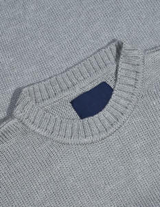 Suéter de Hombre Moderno y a la Moda, Hecho en Pakistán, Color Gris Claro, Tejido de Punto, Cuello Redondo Clásico, para Otoño e Invierno - Product Image 3