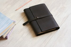 Funda de Cuero de Grano Completo para Cuaderno A5, Cubierta de Lujo para Diario con Curtido Vegetal, Papelería de Cuero al por Mayor LBC-0002 - Product Image 2