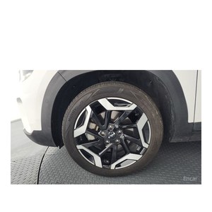 Kia Seltos 1.6 Turbo 2WD Essence Automatique Sièges en Cuir Caméra Arrière 46 540 km Volant à Gauche Année 2023 - Product Image 4