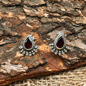 Boucles d'oreilles en argent sterling 925 avec grenat rouge naturel en forme de poire, bijoux en argent faits à la main avec pierres précieuses, fournisseur en gros - Product Image 2