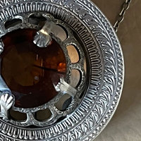 Broche écossaise antique en agate de feu sertie de griffes en métal blanc, accessoire pour kilt écossais