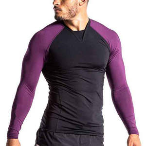 Haut de compression à manches longues pour homme, noir avec manches raglan violettes, pour entraînement sportif et gym - Product Image 2