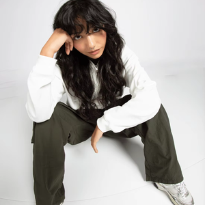 Sweat à capuche court zippé pour femme – Sweat-shirt en polaire avec fermeture éclair intégrale – Veste tendance style streetwear - Product Image 1