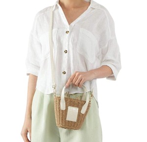Apportez une touche sophistiquée à votre garde-robe saisonnière avec ce charmant sac en fil naturel, conçu pour un style moderne et raffiné. - Product Image 3