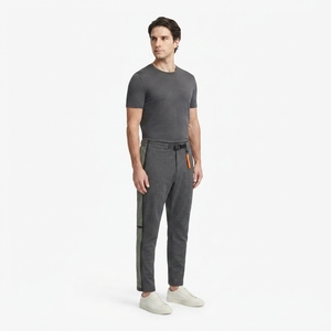 Pantalon de survêtement gris pour homme en mélange Spandex/Coton, résistant à l'eau, avec boucle Fidlock noir mat intégrée au ceinturon, coupe décontractée fuselée - Product Image 3