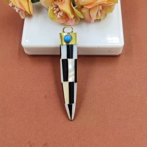 Pendentif en corne de buffle, accessoire de mode artisanal de qualité supérieure, bijoux en matériau naturel avec une finition moderne attrayante - Product Image 3