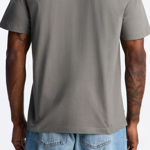 เสื้อยืดคอกลมสีพื้น แขนสั้น สไตล์ลำลองและทันสมัย ปี 2026 ผลิตจากวัสดุทนทาน พร้อมการเย็บแบบพรีเมียมสำหรับผู้ชาย - Product Image 6