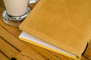 Porta Menús de Cuero con Logotipo Personalizado para Restaurante, Cafetería, Hotel, Cubierta de Menú Premium para Comedor LMC-0156 - Product Image 5