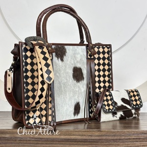 Sac fourre-tout en cuir à carreaux et pochette assortie en cuir de vachette gravé à la main, ensemble 2 pièces, vente en gros directe usine - Product Image 1