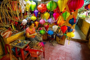 HANDMADE VIETNAMESE SILK <b>LANTERNS</b> – COLORFUL DECORATIVE HANGING <b>LANTERNS</b> FOR HOME & EVENTS - Product Image 5