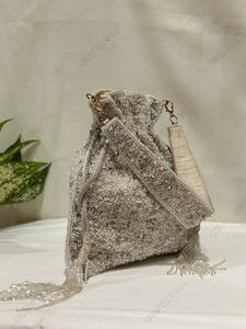 Sac à main seau texturé ivoire perlé avec large bandoulière et pompon, élégant pour mariage et occasions spéciales - Product Image 2