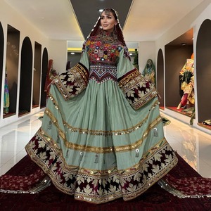 Robe Kuchi en velours menthe et bordeaux, fabriquée à la main, qualité supérieure, velours luxueux, tenue de fête ethnique - Product Image 1