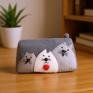 กระเป๋าใส่เครื่องประดับรูปครอบครัวแมวทำจากผ้าสักหลาด - Product Image 3