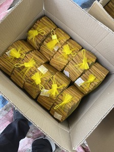 อบเชยแท้แบบแท่ง อบแห้ง เป็นมิตรต่อสิ่งแวดล้อม ยั่งยืน ธรรมชาติ วัตถุดิบงานฝีมือ ขายส่ง ฟาร์มบลูลอตัส เวียดนาม - Product Image 1