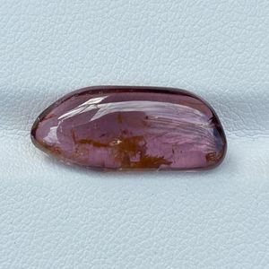 พลอยสปิเนลสีม่วงธรรมชาติทรงแฟนซีแบบคาโบชอง ผิวเรียบ ทรงโดม คุณภาพดี ขัดเงา สำหรับทำเครื่องประดับ - Product Image 1