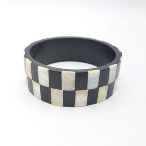Brazalete de Resina Blanco y Negro, Imitación de Perlas, Brazalete Ancho Vintage para Bodas y Fiestas, para Mujer - Product Image 1