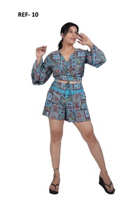 Fabricante de Conjuntos de Top y Pantalones Cortos Estampados Florales de Poliéster para Mujer - Product Image 3