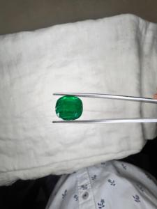 Émeraude naturelle zambienne de 6,66 carats, taille coussin, vert profond intense, pierre précieuse fine de luxe, pierre lâche pour haute joaillerie et collectionneurs - Product Image 2