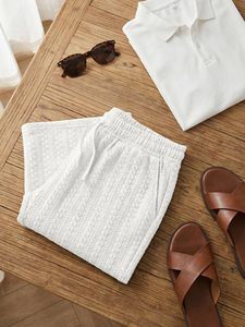 Shorts décontractés amples en coton pour hommes, couleur blanche, avec logo personnalisé, style streetwear estival, double ouverture et cordon de serrage large - Product Image 4