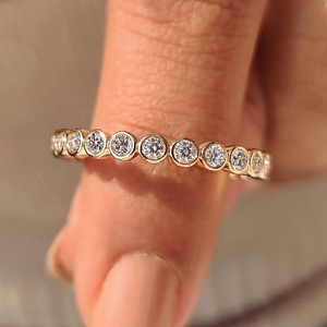 Anillo minimalista de oro macizo de 14k con diseño de burbujas y engaste de bisel de 0.80 ct, banda de eternidad completa, diamante cultivado en laboratorio, joyería de moda al por mayor - Product Image 1